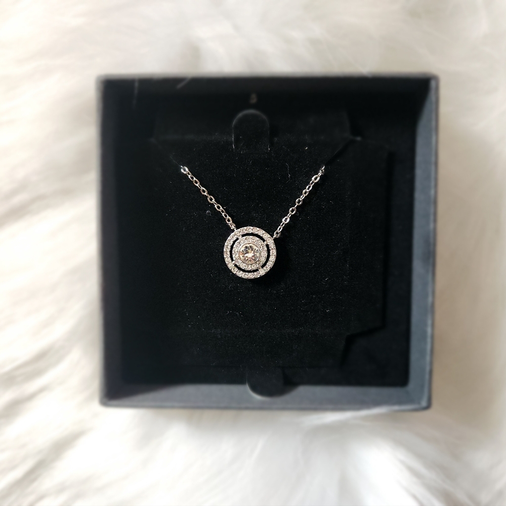 NIC & SYD Swarovski Crystal Pendant Necklace – Pure Elegance ✨ | New & Unused